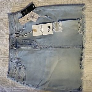 Juniors stretch Jean skirt.  Size 3.  Light denim  made by YMI.  New with tags.